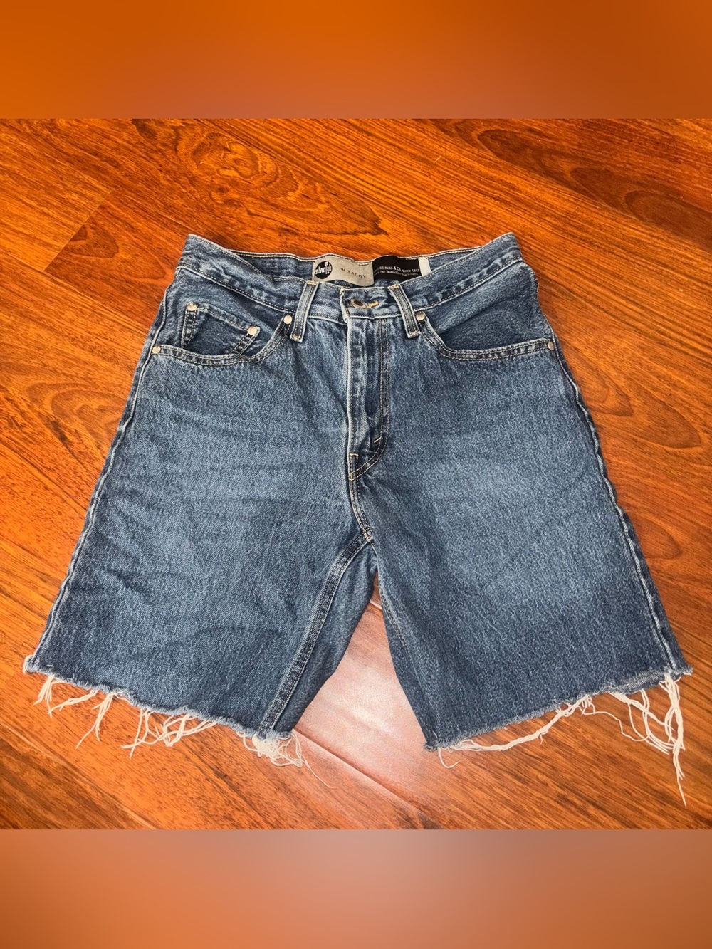 Levi’s Silver Tab 94’ Baggy Cut off shorts Size 27